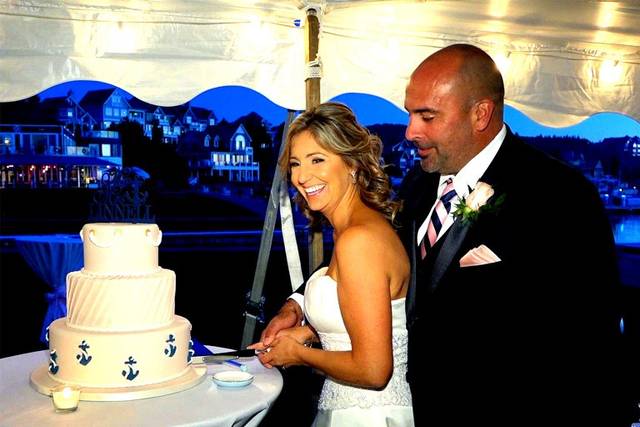 Cutting the cake