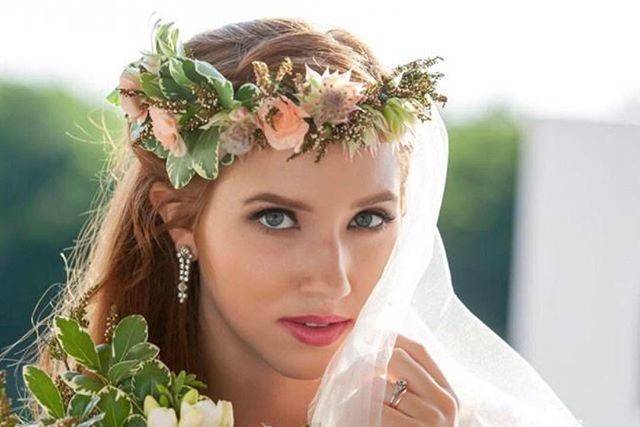 Flower crown and bouquet
