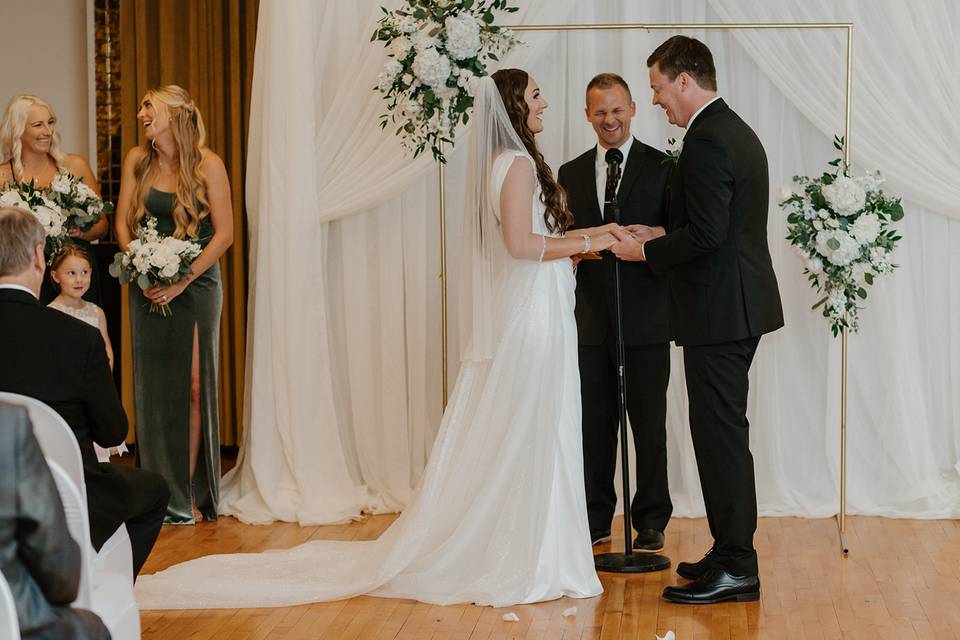 Officiant -Levi
