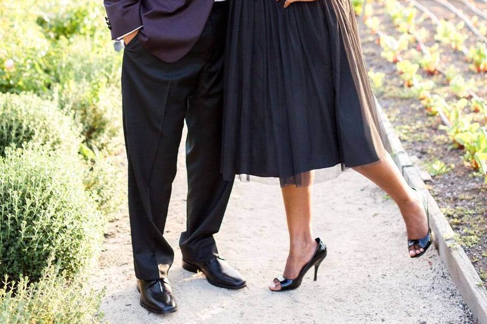 Couple pose for a portrait in the sun