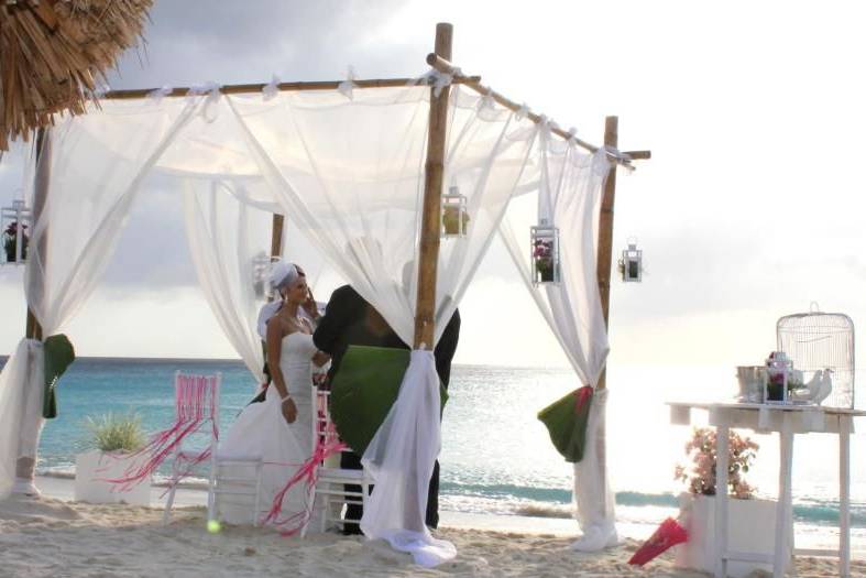 Destination Beach Wedding / Gazebo By Inspiracion Curacao