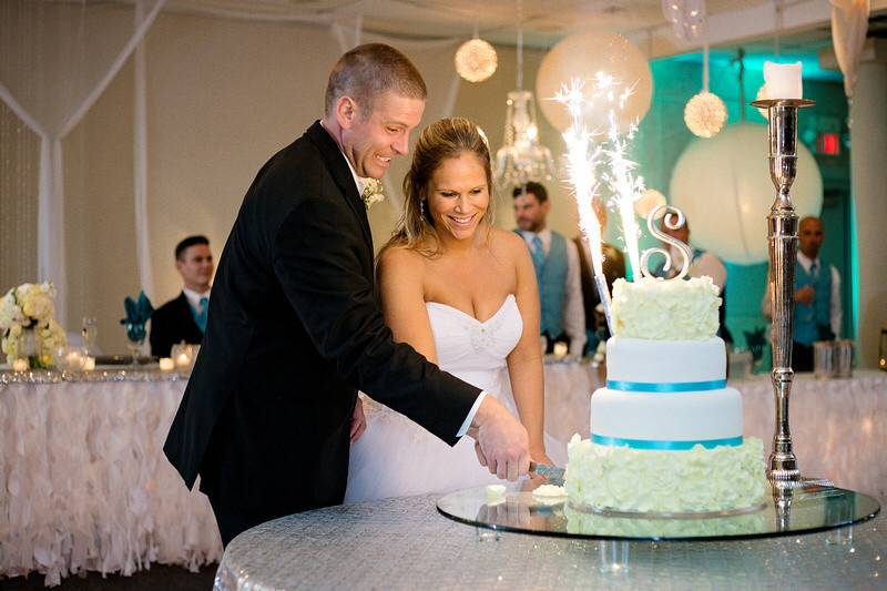 Cutting the cake CorinthianRm