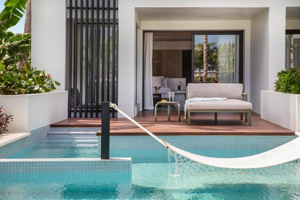 swim up suite.jpg