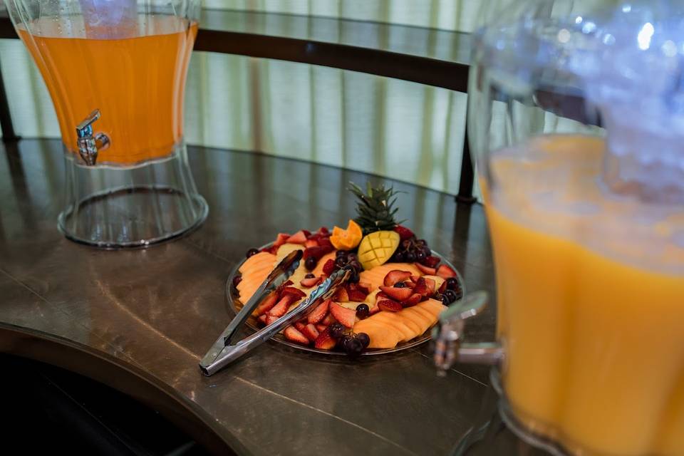 Pop's For Italian Near Detroit Serves A 100-Ounce Mimosa