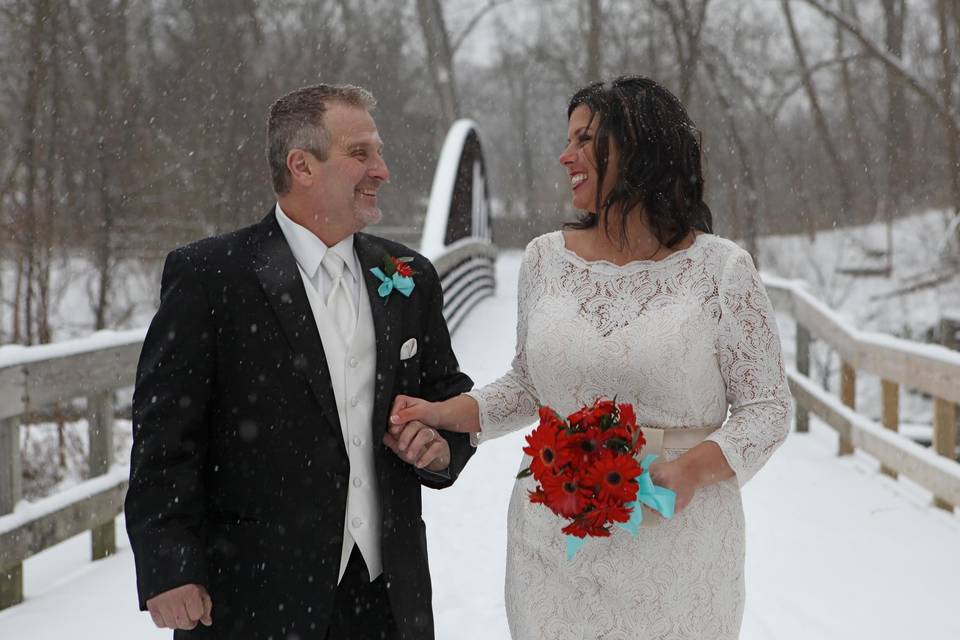 Snowy wedding - Riverfront Photography