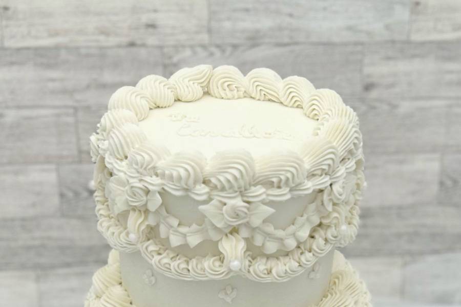 Two-tier vintage cake