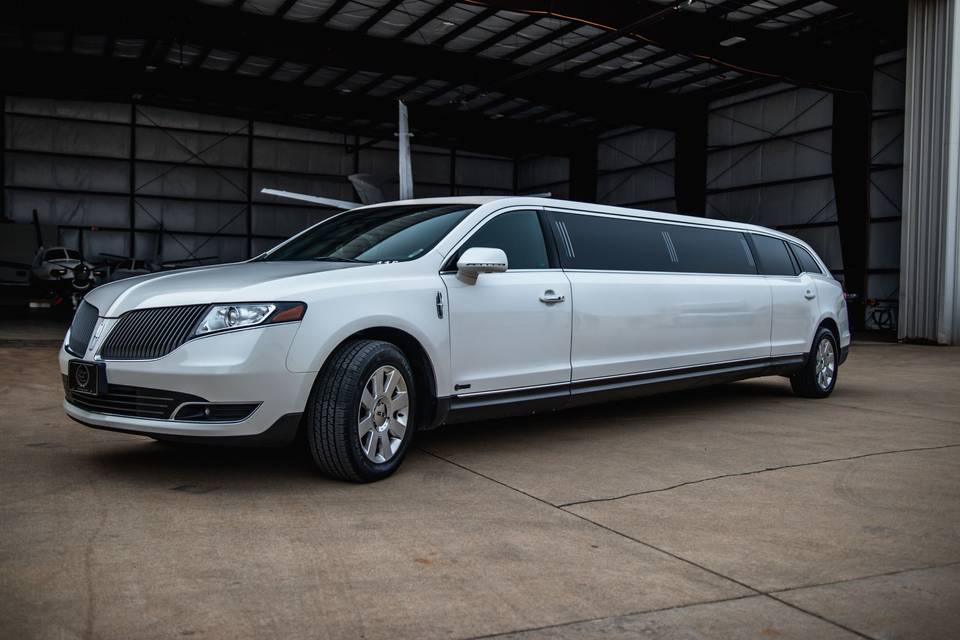 MKT Stretch Limo (8 pax)