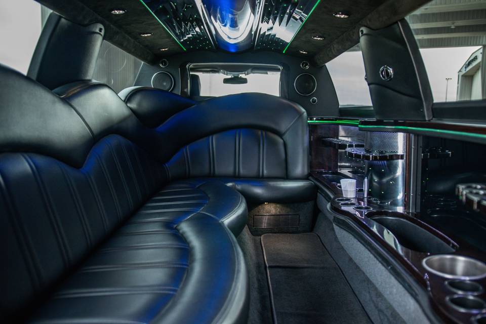 MKT Stretch Limo (8 pax)