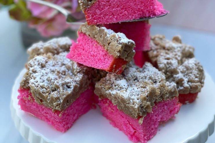 Pink cakes