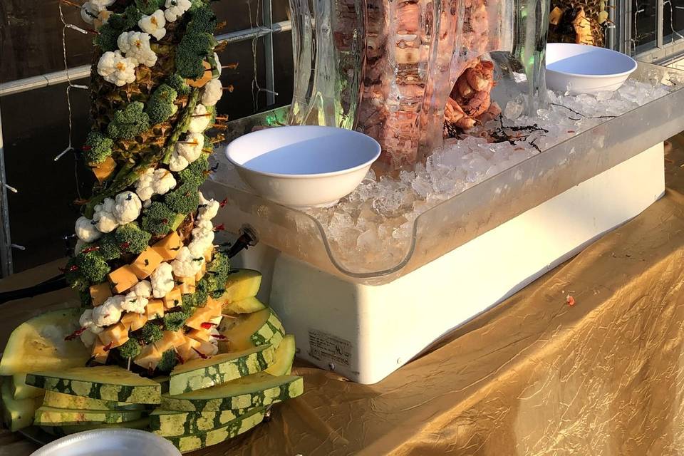 Ice Sculpture and boiled shrimp