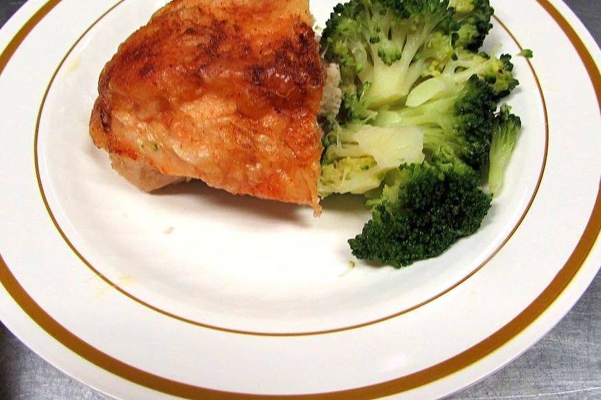 Stuffed chicken breast with brocolli