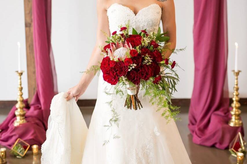 Bride with red bouquet | Aaron Clark Phorography