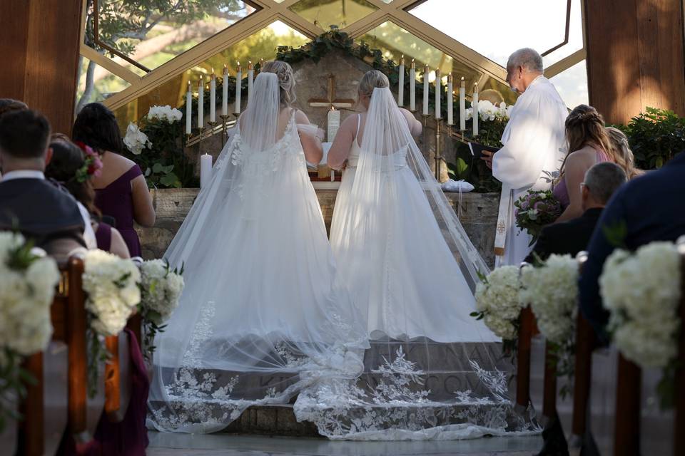 Veils & Aisle Flowers