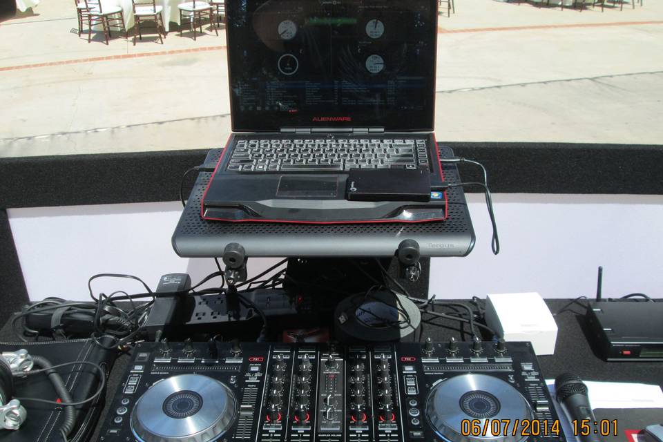 DJ mixer