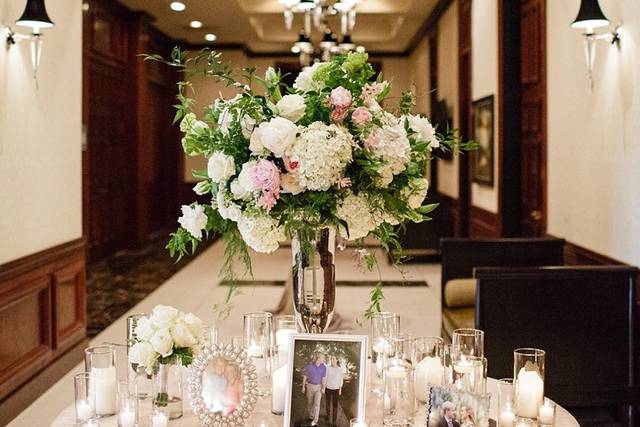 Floral table centerpiece