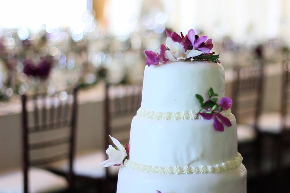 Simple wedding cake