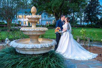 A kiss by the fountain