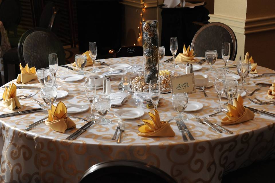 Table setting and decor