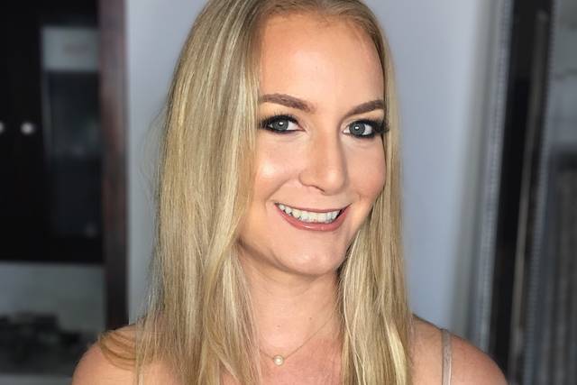 Wedding guest smokey eye look