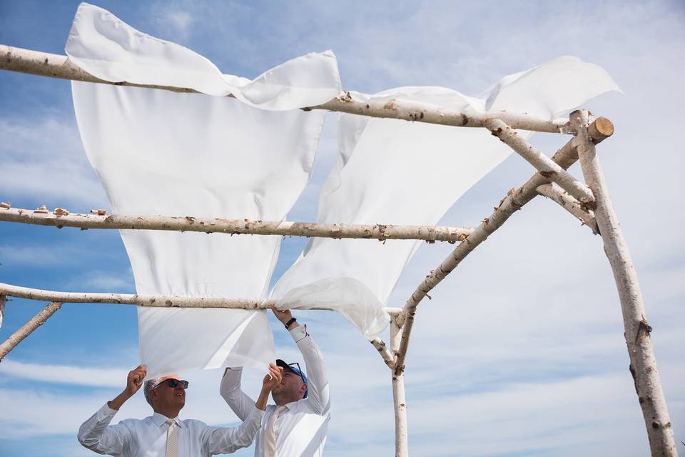 Prepping the chuppah