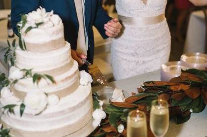 Simple wedding cake