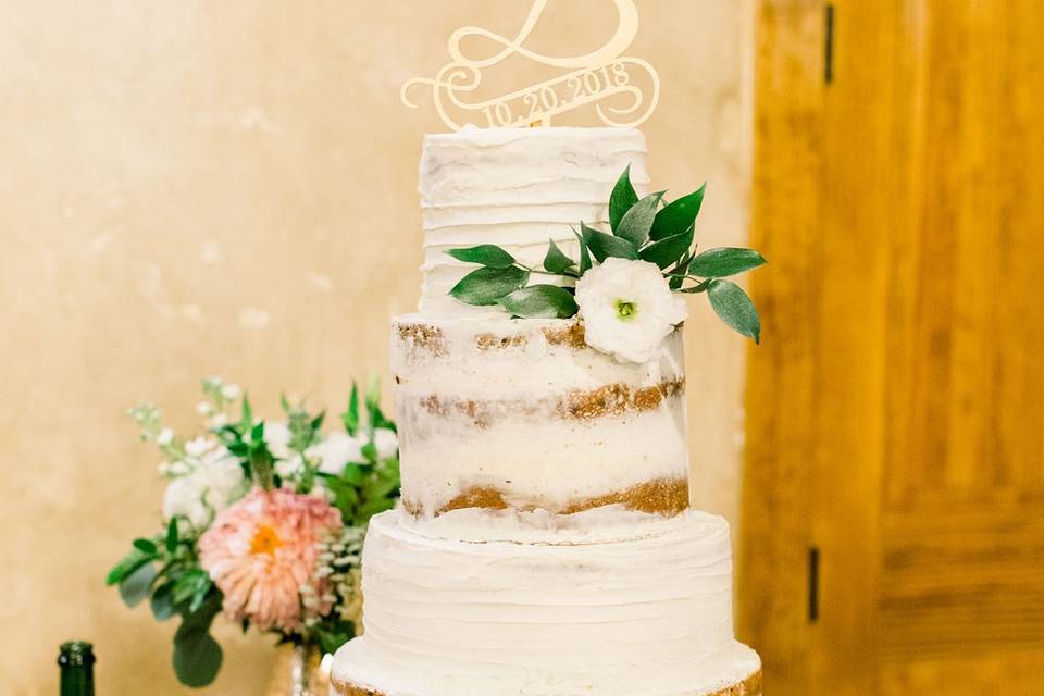 Almond cream and chocolate chip cake