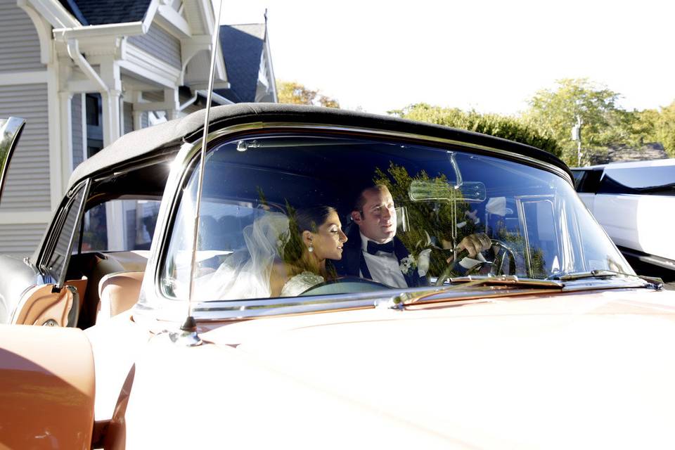 Couple in the bridal car