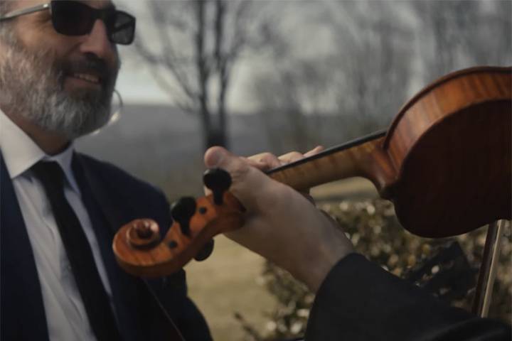 Fiddle and guitar ceremony