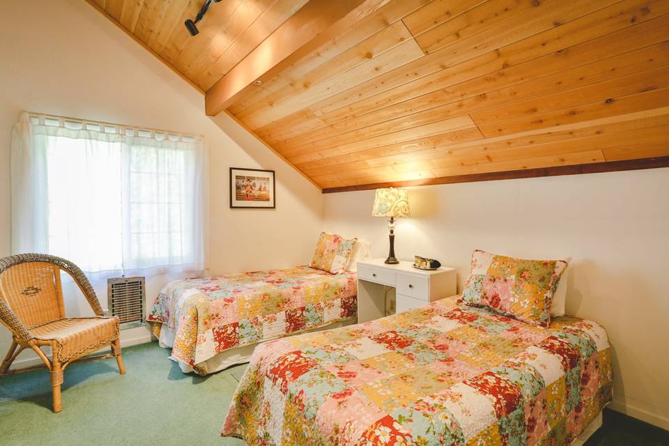 Northfield cabin double room