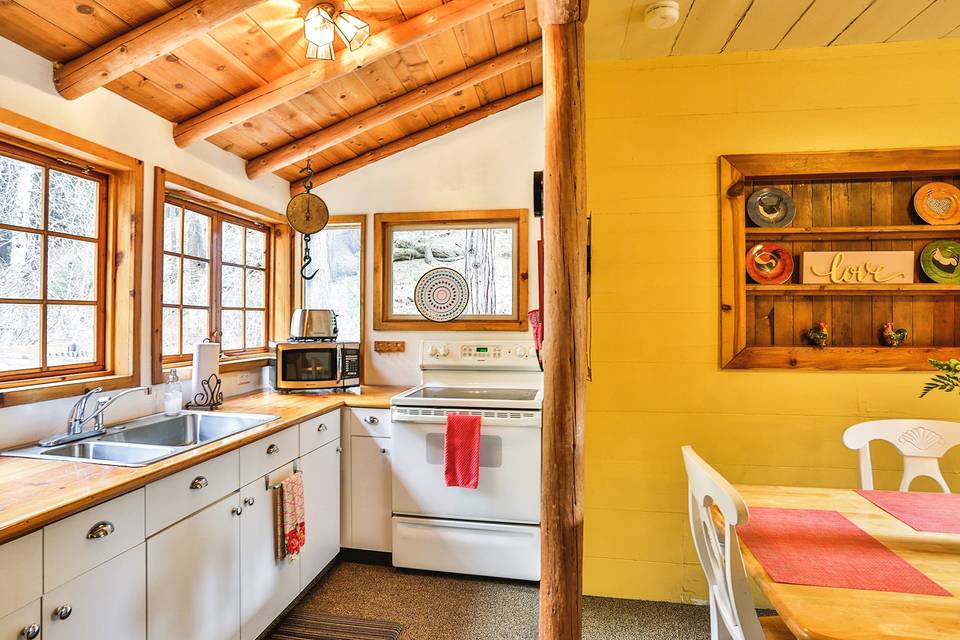 Creekside cabin dining room