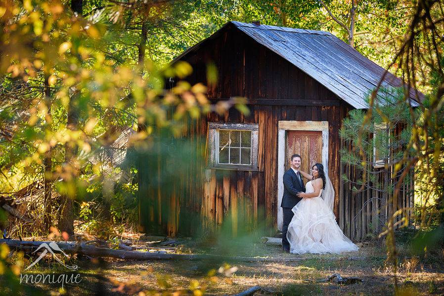 Wedding couple historic miner's cabin twenty mile house graeagle california
