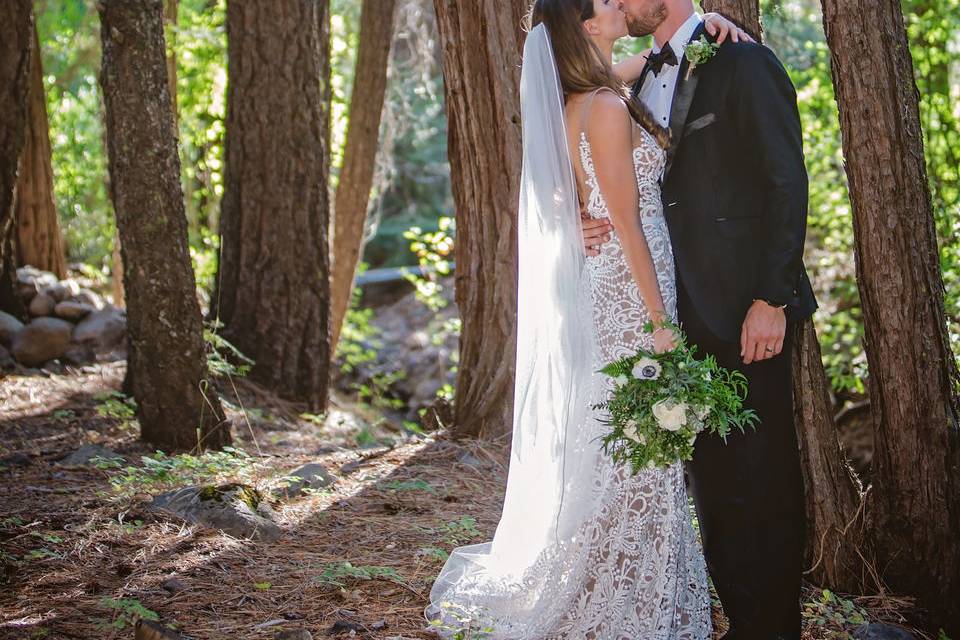 Outdoor garden wedding reception twenty mile house northern california