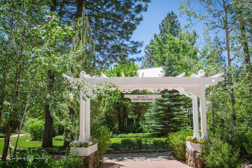 Forest wedding ceremony twenty mile house tahoe/reno