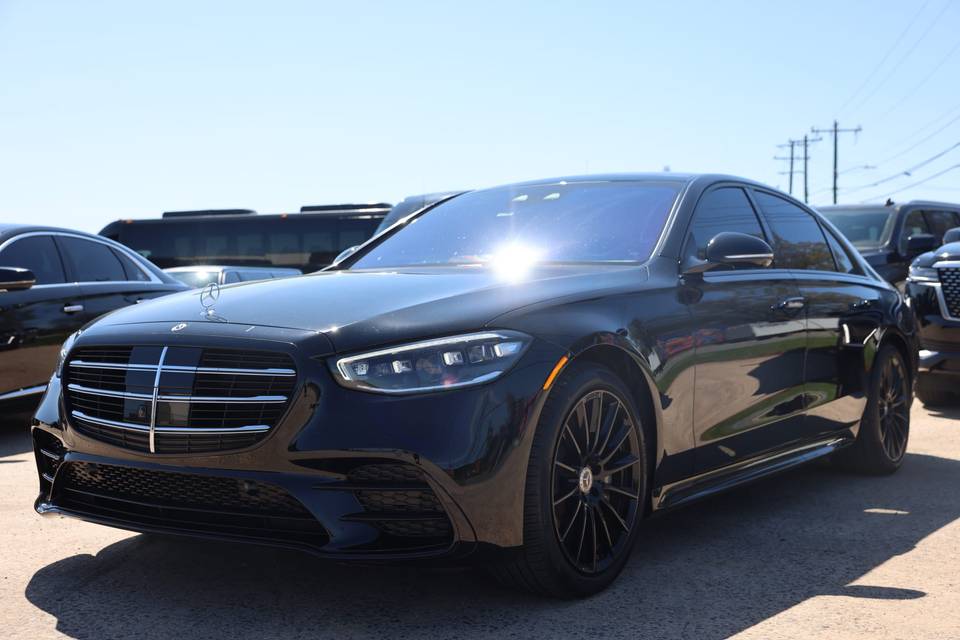 Luxury SEDAN