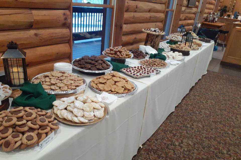 Mayernik center cookie table