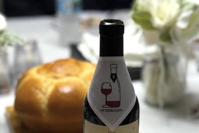 Wedding Wine Favors and Gifts