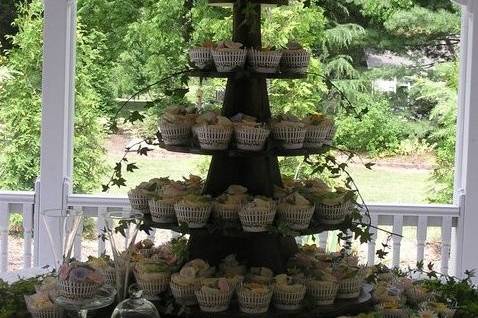 Cupcake tower with 6