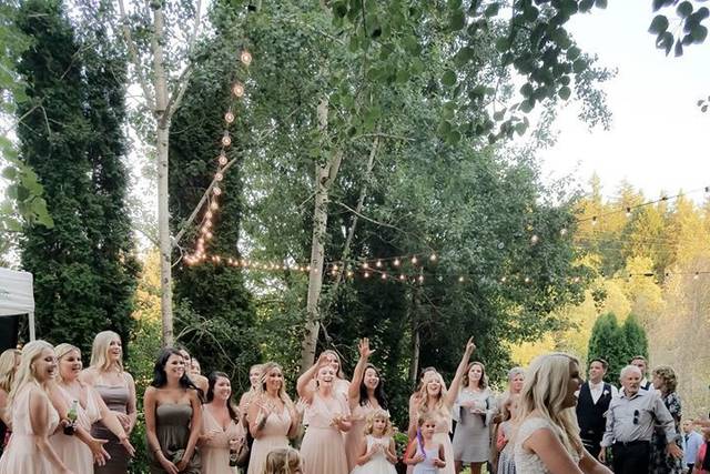 Bouquet toss