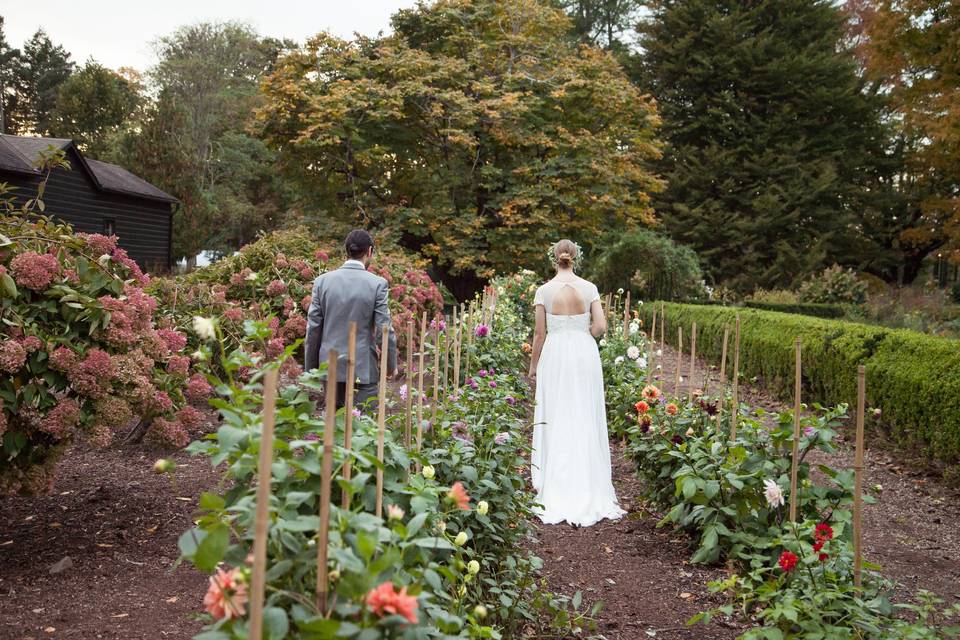 White Poppy Weddings