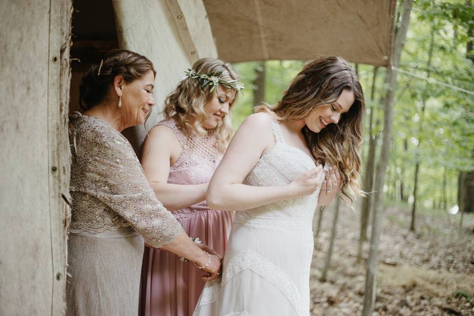 White Poppy Weddings