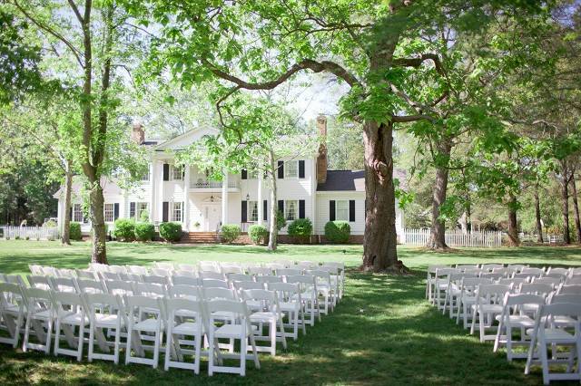 Wedding on Lawn