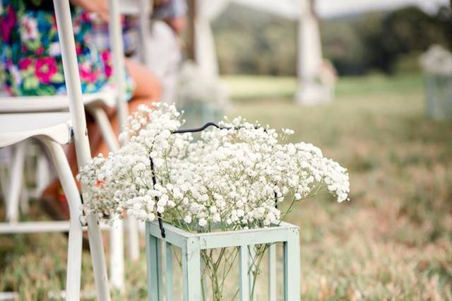 Baby's breath aisle decor