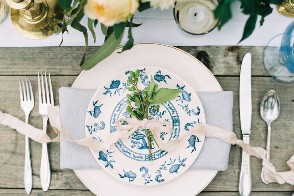 Southern Vintage Table | Ally & Bobby Photography