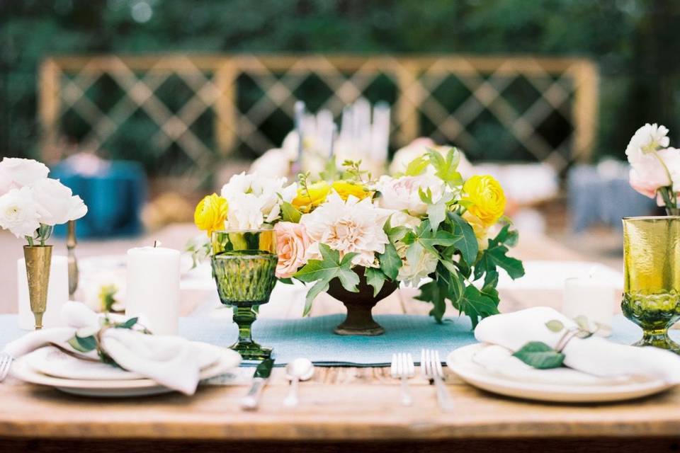 Southern Vintage Table | Ally & Bobby Photography