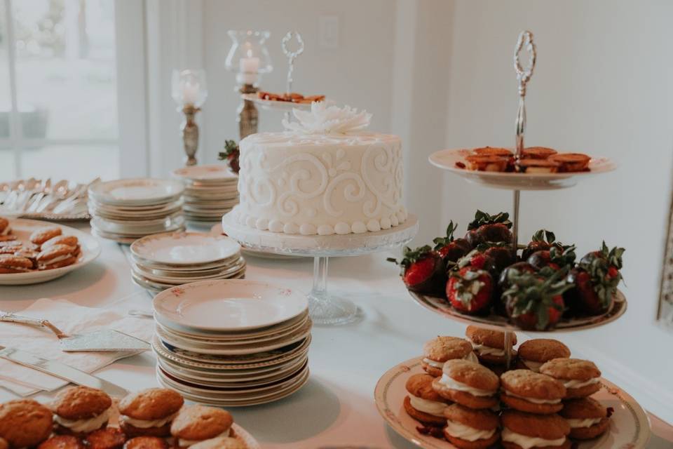 Southern Vintage Table | Justyn Lord Photography