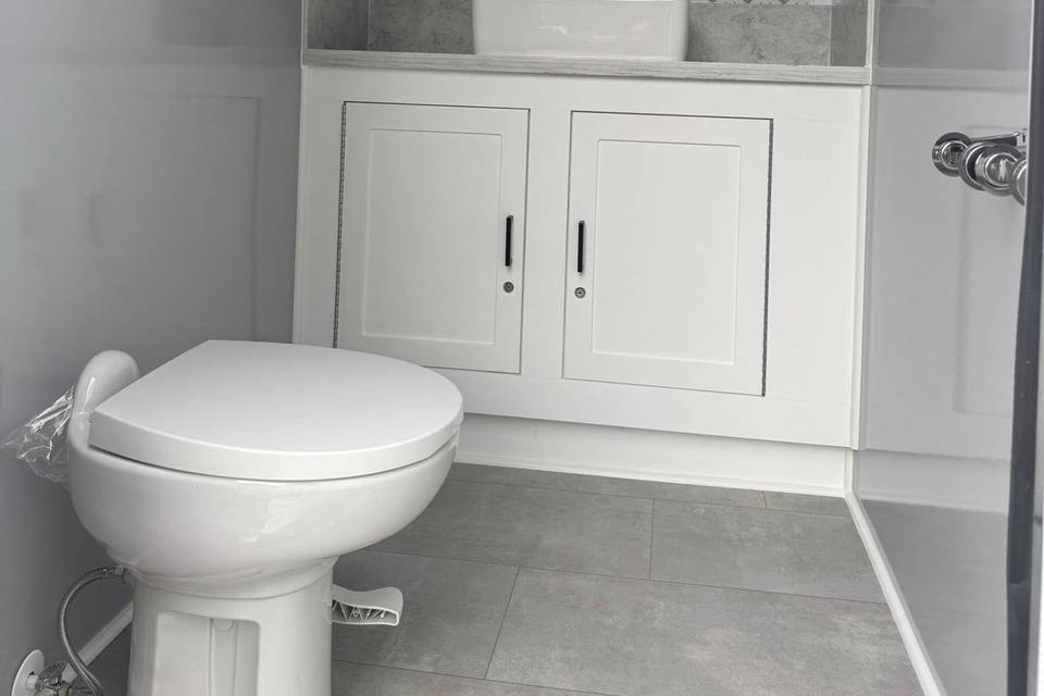 CAMIT'S LUXURY RESTROOMS LLC