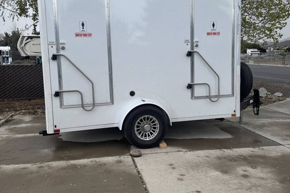 CAMIT'S LUXURY RESTROOMS LLC