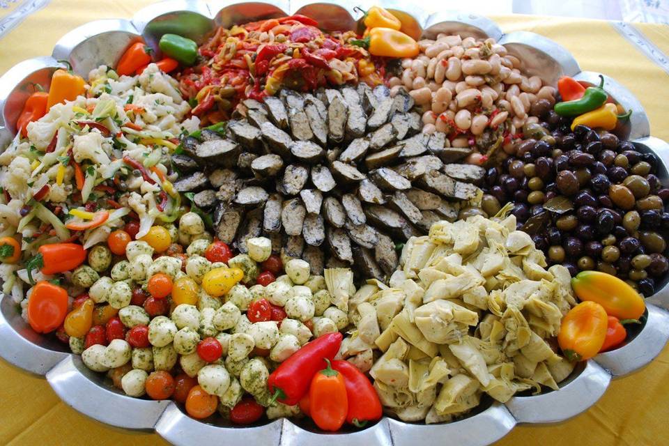 https://cdn0.weddingwire.com/vendor/606450/3_2/960/jpg/1525684022-9e5c806946956dc7-1344630102617-antipastiplatter.jpeg