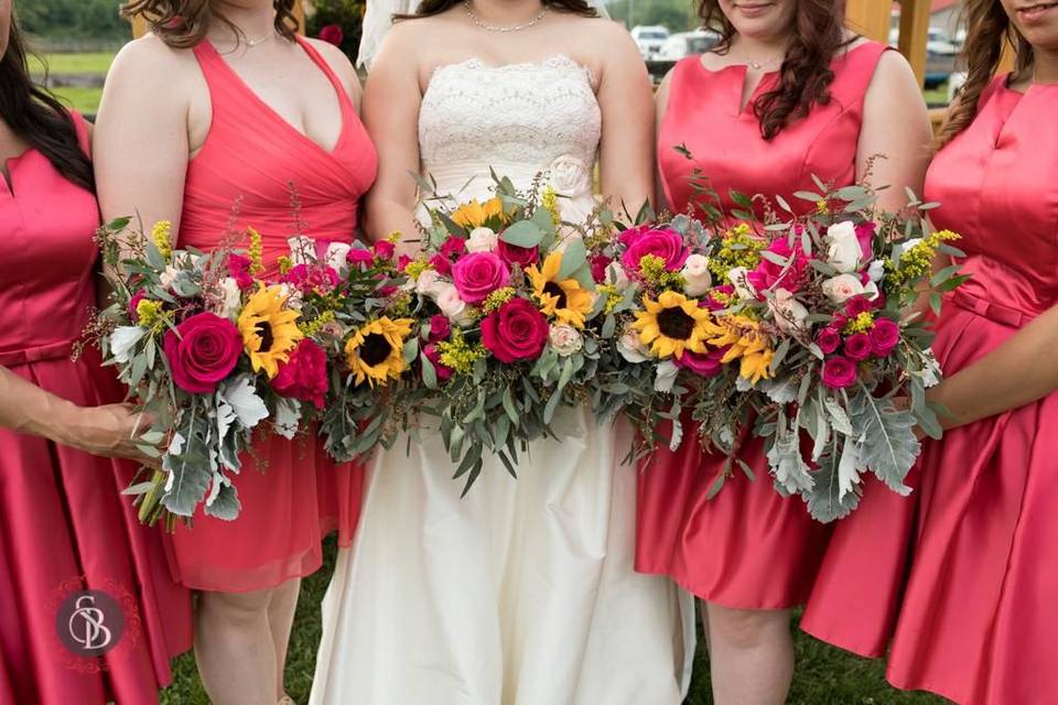 You can see the individuality in this wedding thru the flowers. Nice touch!