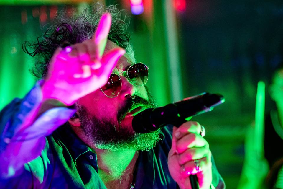Stu on lead vocals